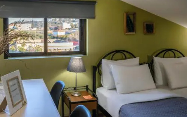 Jo Marinis Rooms