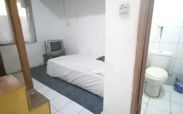 SPOT ON 93964 Guest House Pak Gatot 3