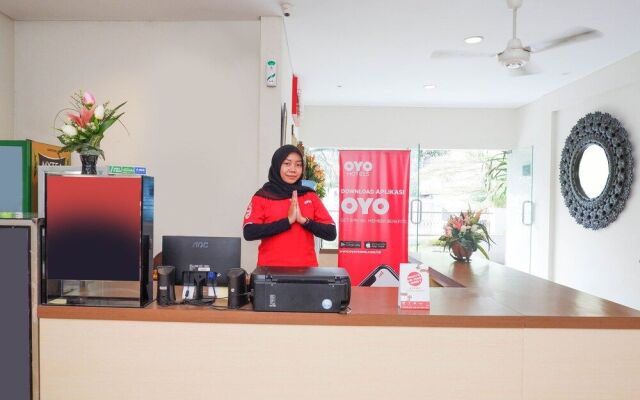 OYO 546 New Mira Hotel