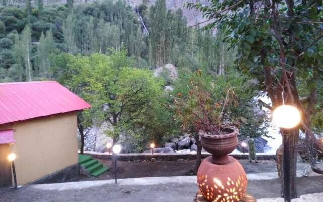 Chogho-Sar Huts