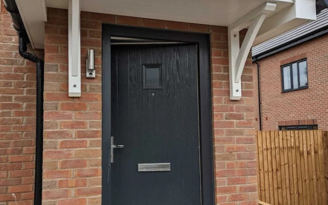 1 Bed Apartment Sleeps 2 - Parking & Wifi