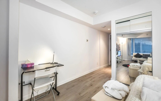 Executive Class, Downtown Luxury Condo @ Yorkville