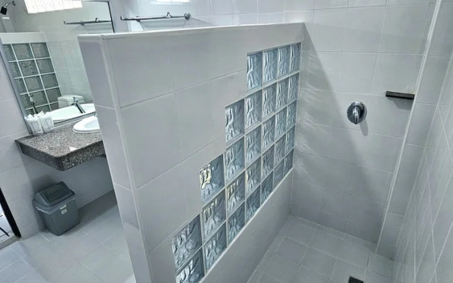 Thongpaeka Hotel
