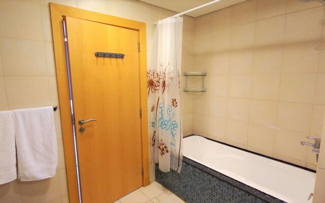 Spacious & Chic 1 bedroom with balcony in Palm