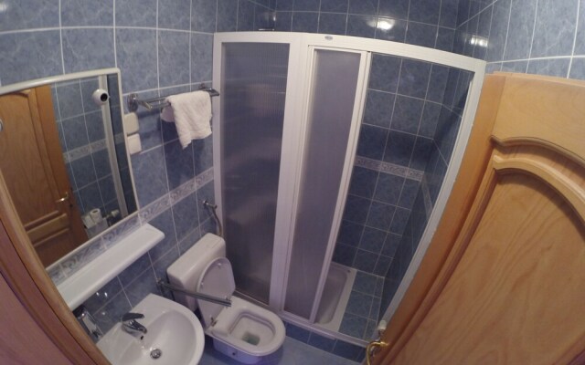 Hotel Lav