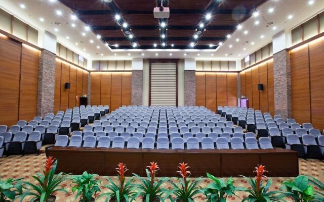 Kunming Maple Palace Hotel