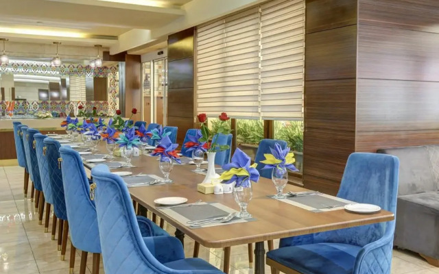 Parsian Evin Hotel
