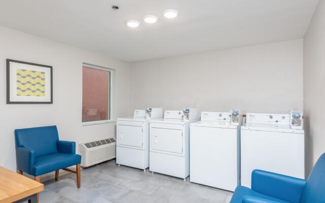 Holiday Inn Express & Suites Bradenton West by IHG