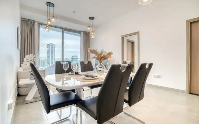 Elegant 2BR w Breathtaking Marina Balcony