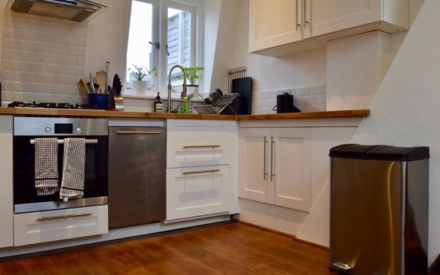 Spacious 2 Bedroom in Battersea