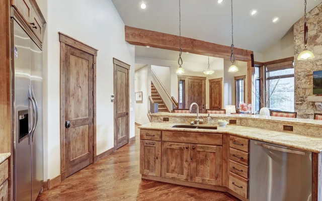 Lone Star Lodge 3 Bedroom Townhouse by RedAwning