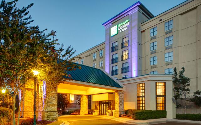 Holiday Inn Express & Suites Atlanta Buckhead, an IHG Hotel