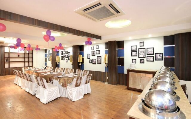 OYO 15134 Hotel Downtown