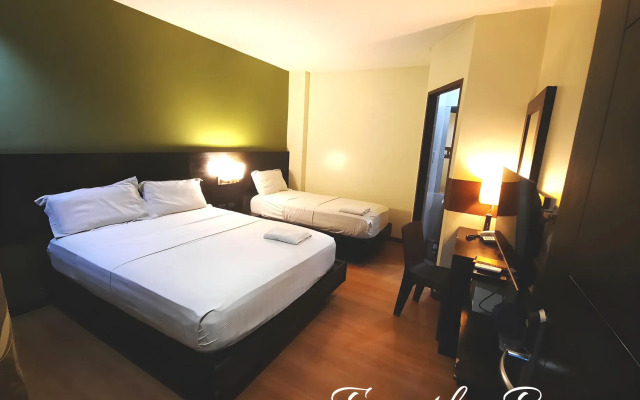 Lorenzzo Suites Hotel