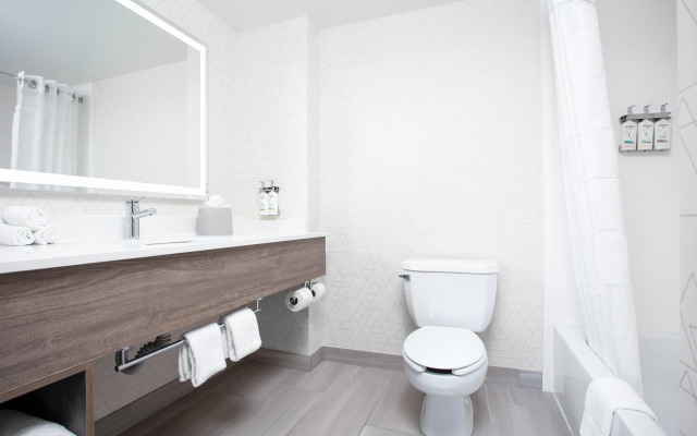 Holiday Inn Express & Suites Williamsburg by IHG