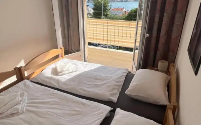 Half of house to rent - family Zelenika