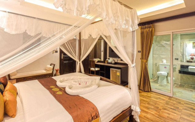 Tanawan Phuket Hotel