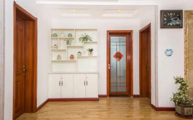 1 Minute Seaview Apartment