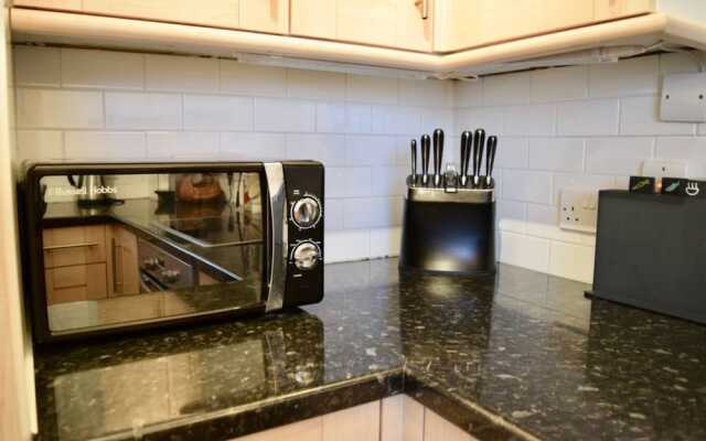 Homely Flat With Balcony in Parsons Green