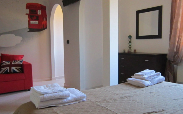 Metropolis Rooms & Services
