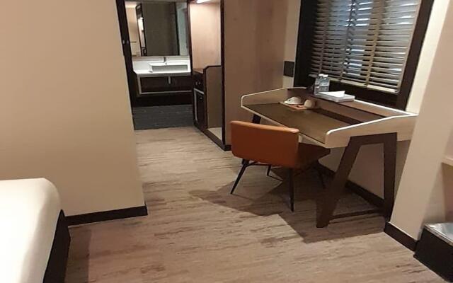 Lion Peak Hotel Hamilton