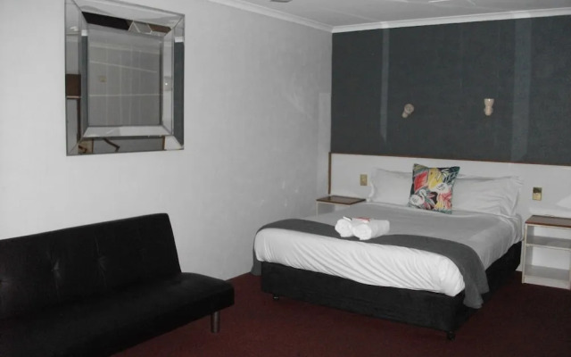 Beerwah Glasshouse Mountains Motel