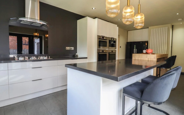 8 Newmarket Road