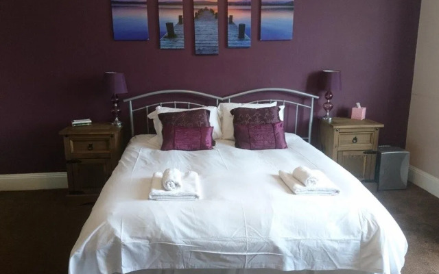 Heathcliff House, Exclusively for Adults, Free Large Car Park