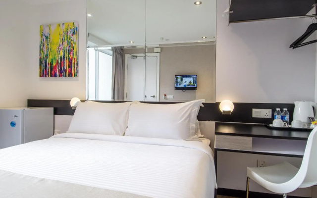12FLY Hotel