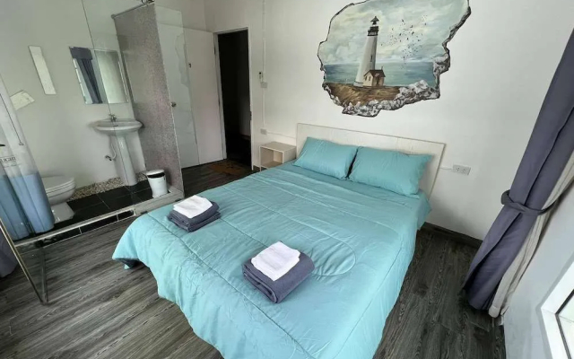 comfy crib hostel