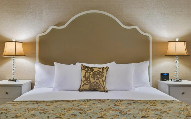 AmishView Inn and Suites