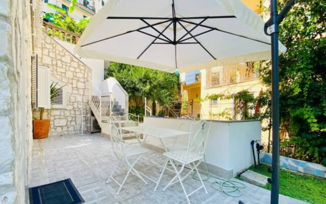 Teatro Verdi & Villa Comunale Charming Flat