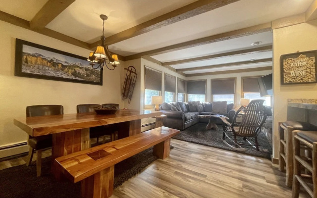 Longbranch by Pinnacle Lodging