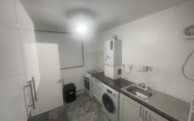 New! Xtra Large 4 Bedroom Up to 14 Guests