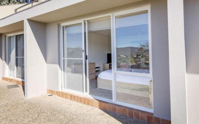 Cascades 3 Well Appointed and Central location