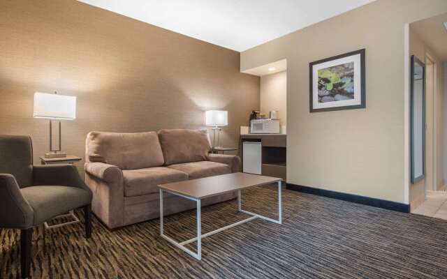 Clarion Hotel & Suites