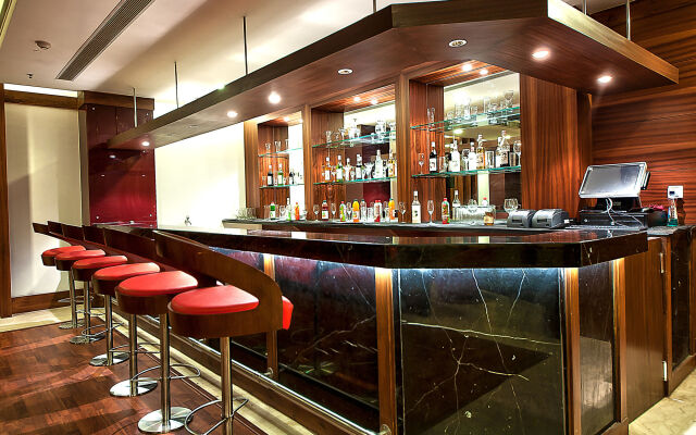 Golden Plaza Hotel