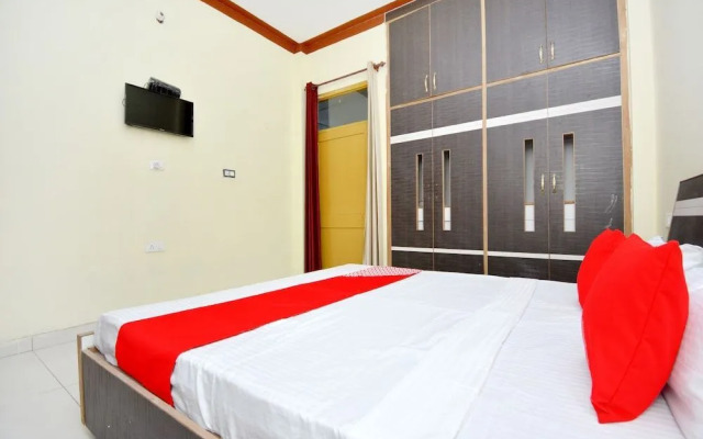 White House By OYO Rooms