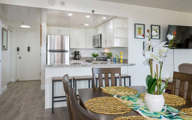 Ilima Suite at The Ilikai Short Walk to Beach!