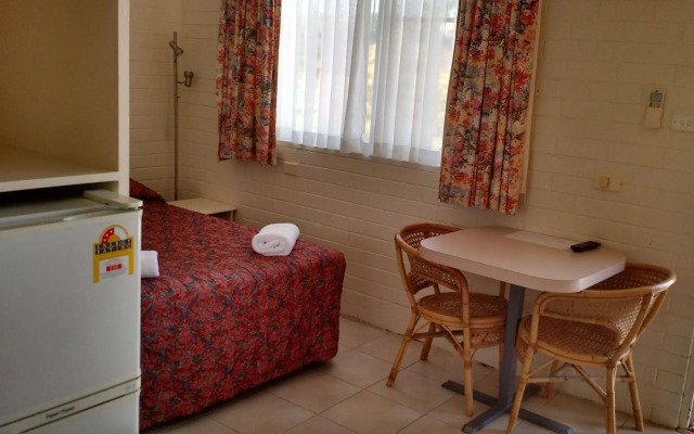 Aza Motel