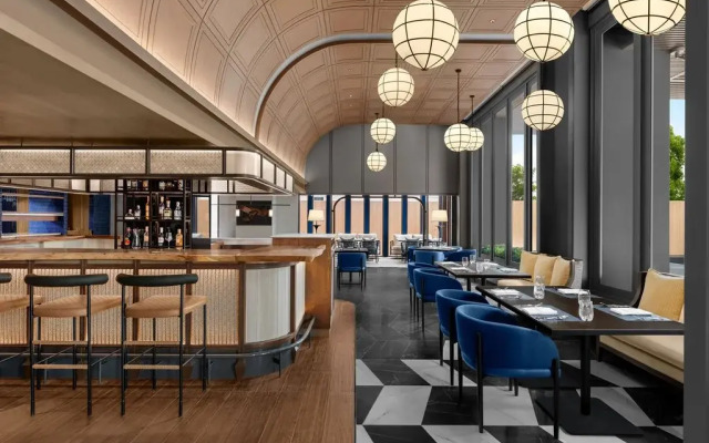 Madi Paidi Bangkok, Autograph Collection