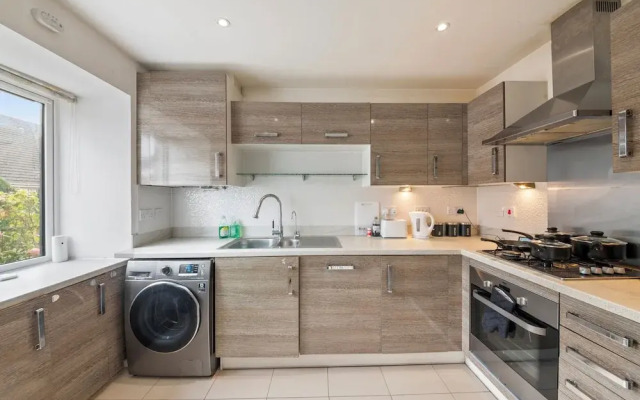 Charming 3 Bedroom House in Reading