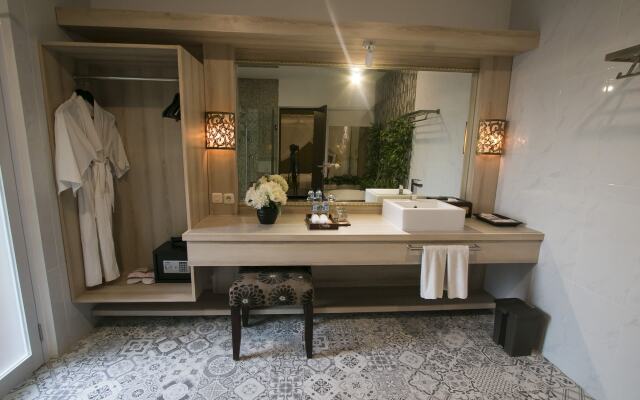 Flamingo Dewata Suite