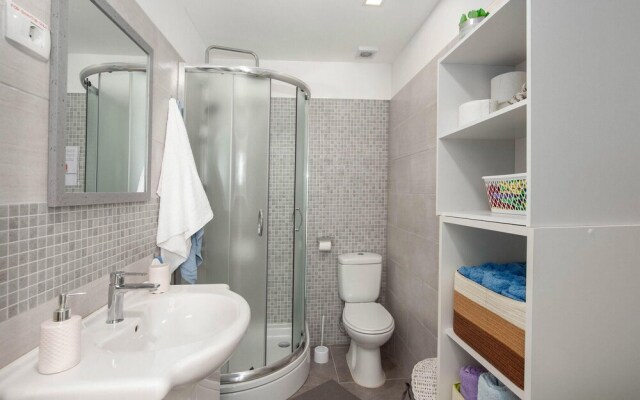 Awesome Home in Kucine With Wifi and 3 Bedrooms