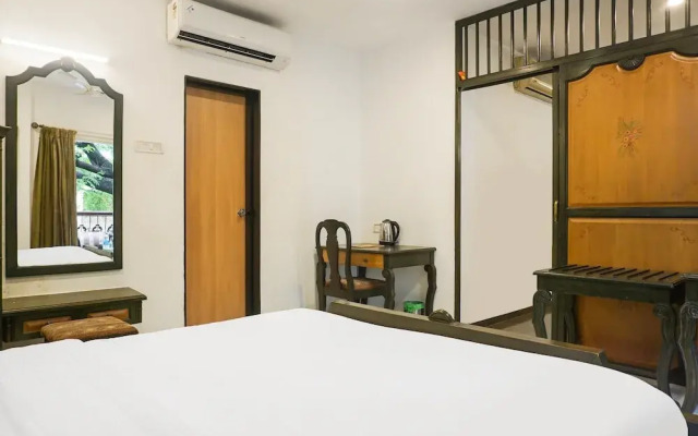 Premium Stays Near Fergusson College