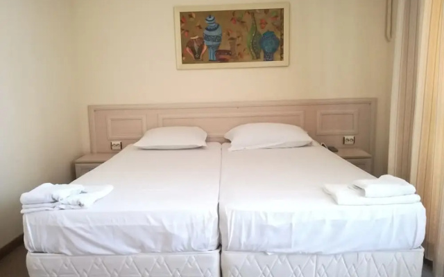 Two Bedroom Apartment with Kitchen