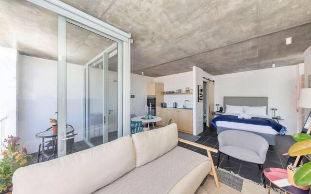 Seaside Studio Apartment, 9 Mins to Queens Beach!