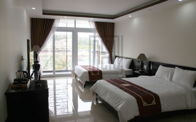 Golden Gem Tuan Chau Hotel