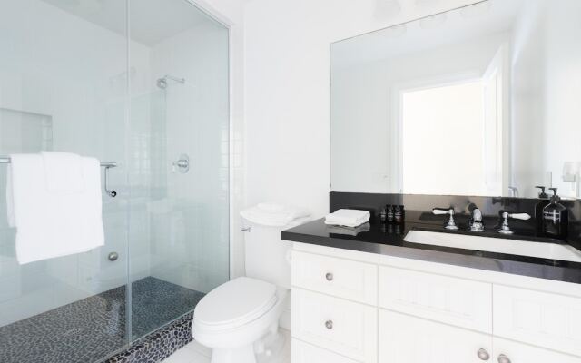 Romero by AvantStay | Villa Close to the Beach w/ Pool & Spa | Sleeps 17!