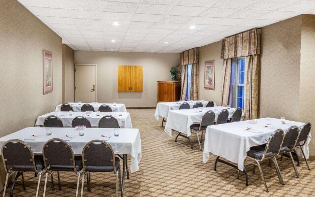 Ramada by Wyndham Sellersburg/Louisville North